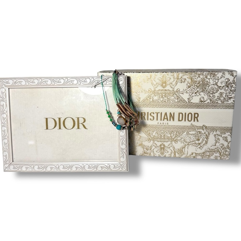 Dior Cosmetic Bag + Mirror Gift Set - Picture 2 of 11